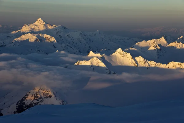 Alte montagne alba — Foto Stock