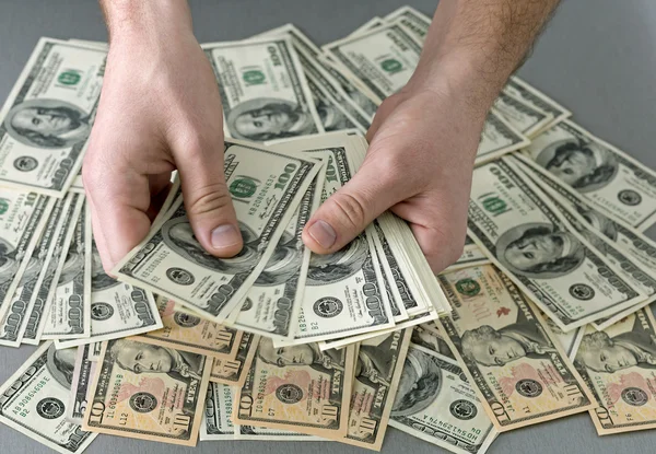 Counting large stack of cash notes — Stock Photo, Image