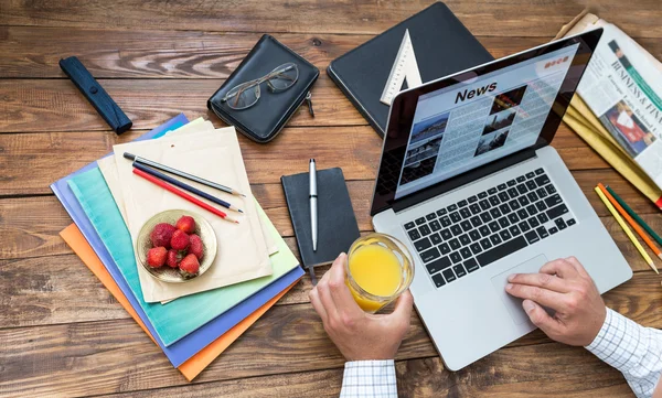 Digestión del concepto de noticias — Foto de Stock