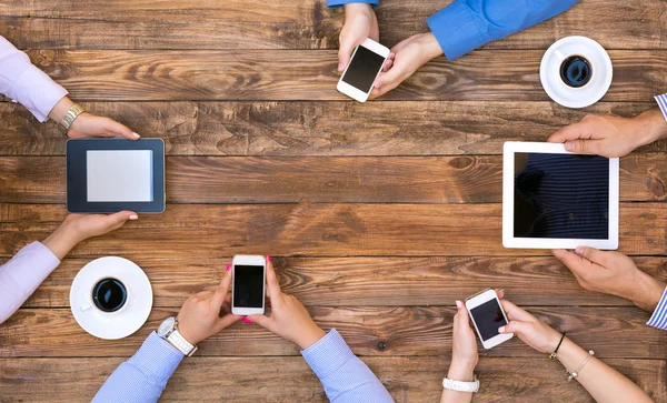 Groep van mensen uit het bedrijfsleven op informele bijeenkomst — Stockfoto