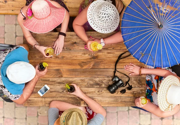 Company of friends different sex sitting at street cafe — Stock Photo, Image