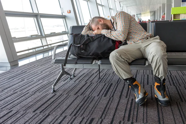 Man stuck at airport — Zdjęcie stockowe
