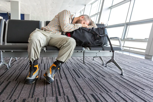 Man stuck at airport — Zdjęcie stockowe