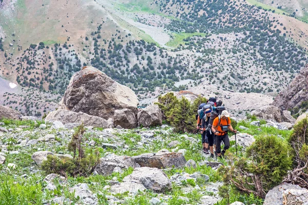 Alpinistas extremos se mexendo — Fotografia de Stock