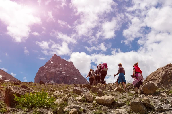 Group Of People on Moraine — Stock Photo, Image