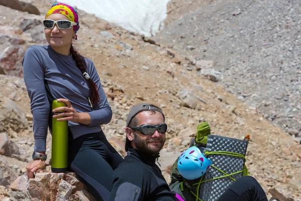 Alpinistas excitados — Fotografia de Stock