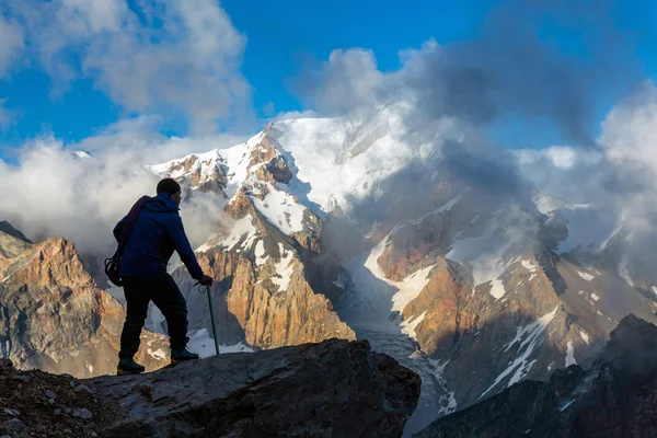 Alpine Climber Reached Summit — Stock Photo, Image