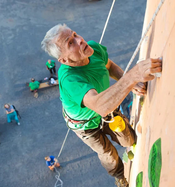 Yaşlılar ekstrem sporlar yapıyor. — Stok fotoğraf