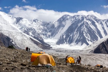 İnsanlar Bivouac montaj