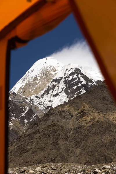 Vue de l'entrée de la tente des expéditions orange — Photo