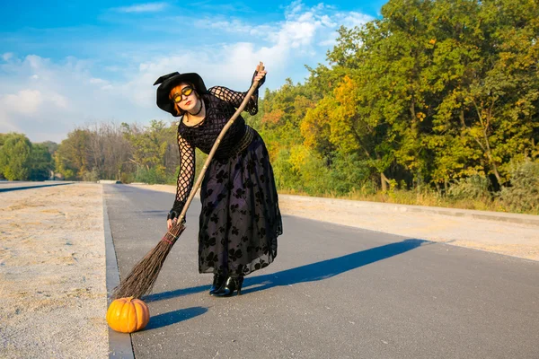Halloween Theme Dressed Lady on Paved Road in the Forest — Stock Photo, Image
