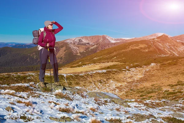 Energetic Female Hiker Staying on Snowy Terrain and Observing Scenic Mountain View — Stock Fotó