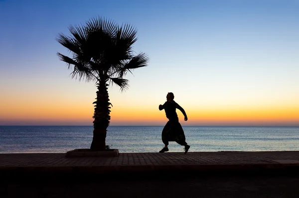 Fiatal nő jogging Fitness reggel így tengerpartján — Stock Fotó