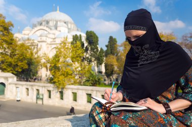 Orta Doğu kağıt notepad ile kalem kroki çizim kadın 