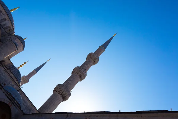 Veduta ad angolo di Istanbul Sultan Ahmet cupole ritagliate e minareti — Foto Stock