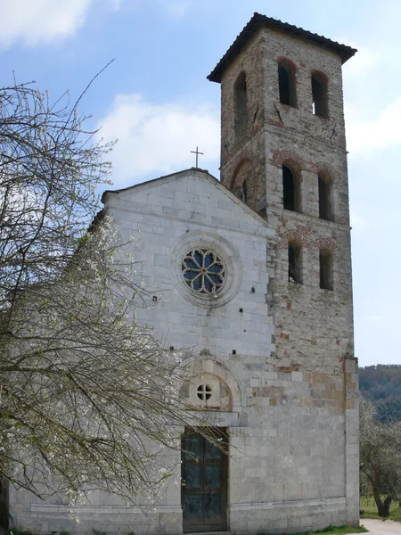 ロマネスク様式の教区教会の聖人ジョバンニとフェリチータ Valdic — ストック写真