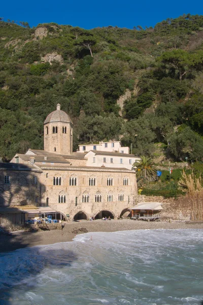 Romanische abtei von san fruttuoso in der nähe von portofino — Stockfoto