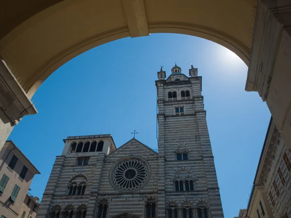 Janov (Genova) romananesque katolická katedrála svatého Vavřince — Stock fotografie