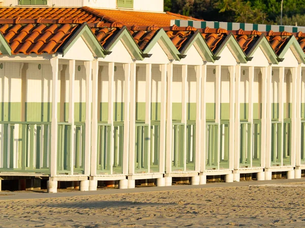 Línea Madera Tradicional Colorida Cabaña Playa Símbolo Las Vacaciones Verano —  Fotos de Stock