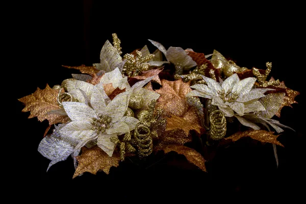 Christmas Garland with golden bronze and white flowers and leafs — Stock Photo, Image