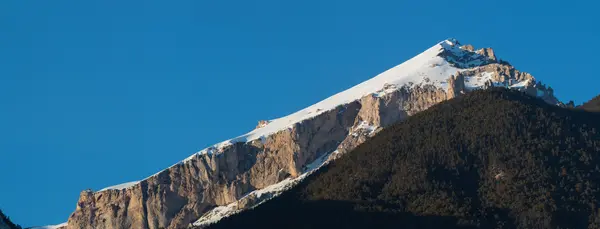 Vista panorámica de la montaña seguret vista desde oulx antes del atardecer — Foto de Stock