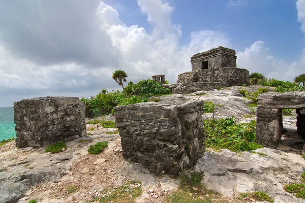 Tulum Offertories és Isten a szél Maja templom romjai — Stock Fotó