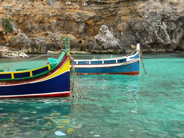 Colorful fisherman's boat called "Iuzzu" tipical of Malta — Stock Photo, Image