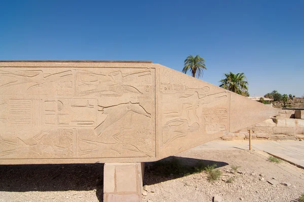 Upper part of Falled Obelisk of Hatshepsut Karnak Luxor — Stock Photo, Image