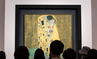 Gustav Klimt, Viyana, Avusturya 'dan The Kiss' e bakan turistler