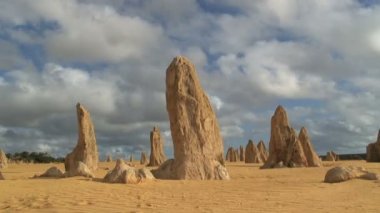 Pinnacles kireçtaşı sütun