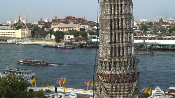 Wat arun Tempel und der Fluss chao — Stockvideo