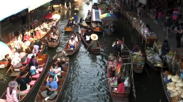 Bangkok 's ocupado mercado flutuante ao ar livre — Vídeo de Stock