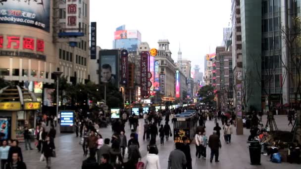 Rua comercial movimentada na China — Vídeo de Stock