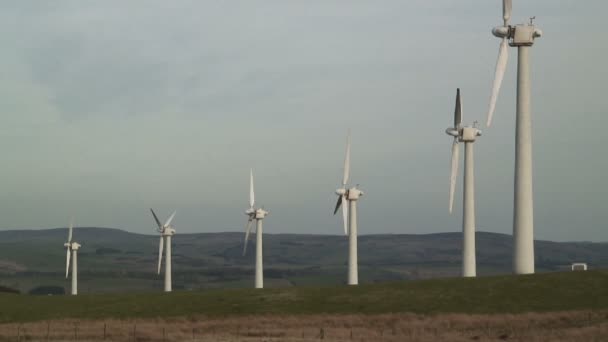 Větrné farmy ve Walesu — Stock video