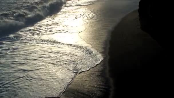 Zwarte strand in de buurt van Vik IJsland — Stockvideo