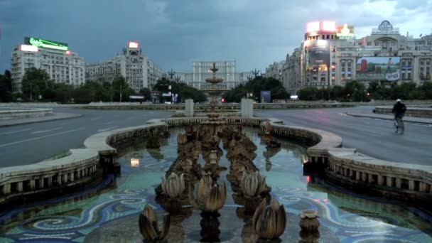 Fountain in Piata Unirii Square — Stock Video