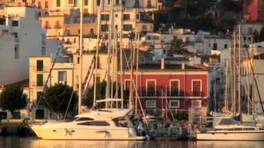 Liman ve eski Ibiza şehir