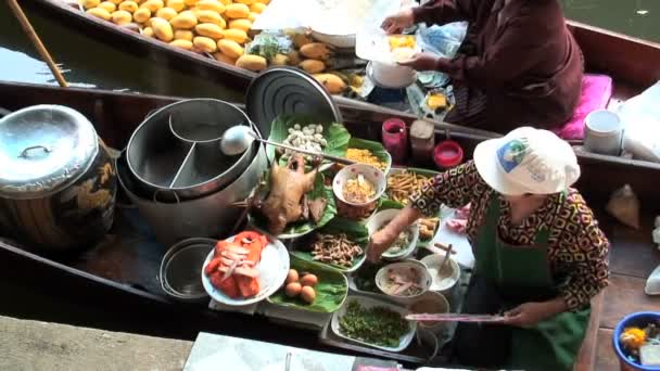 Women at a Floating Market — Stock Video