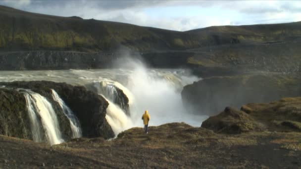 Dynkur wasserfall nr hrauneyjar — Stockvideo