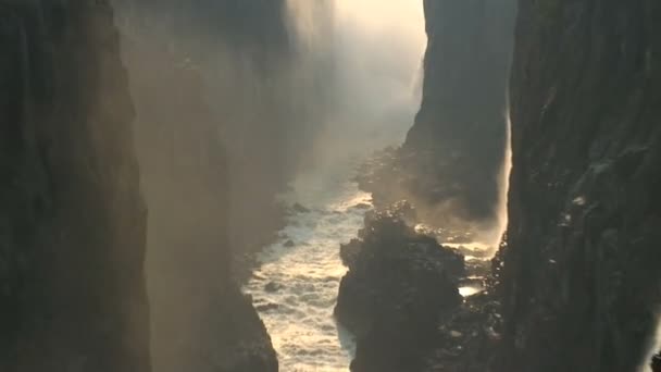 Victoria Şelaleleri ve akan Zambezi Nehri — Stok video