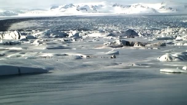 Derretimiento del lago de hielo — Vídeo de stock