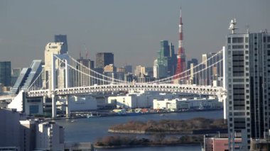 Gökkuşağı Köprüsü ve Tokyo bay