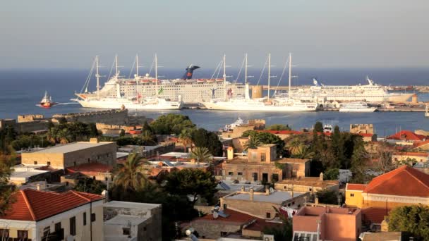 Rodes cidade, navios de cruzeiro e porto do mar Egeu, Grécia — Vídeo de Stock