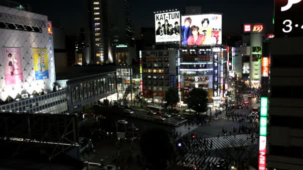 Vista nocturna en el distrito Shibuya — Vídeo de stock