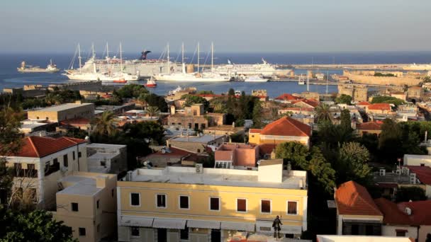 Rodos Şehir Merkezi, Cruise Gemi ve liman Ege Adaları, Yunanistan — Stok video