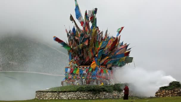 Buddhist prayer flags — Stock Video