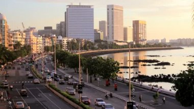 Şehir binaları ile Marine Drive