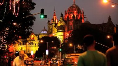 Meşgul gece zaman şehir çevresinde