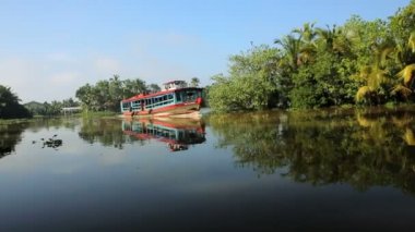 Kerala önemsizden teknede yolcu