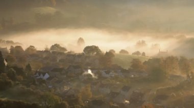 Sabah erken sonbahar sis